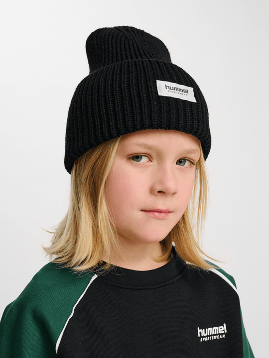 hummel hmlJR HEAVY RIB KNIT BEANIE - BLACK | Torgunns Barneklær AS