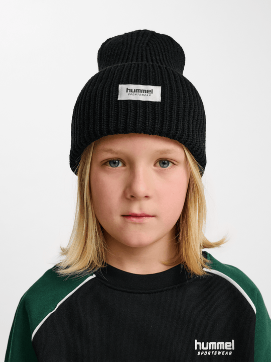 hummel hmlJR HEAVY RIB KNIT BEANIE - BLACK | Torgunns Barneklær AS