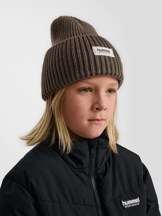 hummel hmlJR HEAVY RIB KNIT BEANIE - PEPPERCORN | Torgunns Barneklær AS