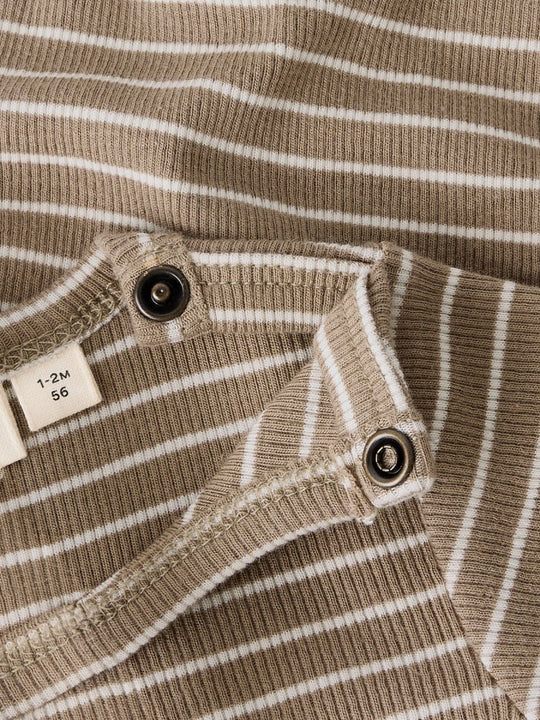 Lil' Atelier Baby GAGO LS NIGHTSUIT - Sepia Tint Stripes | Torgunns Barneklær AS