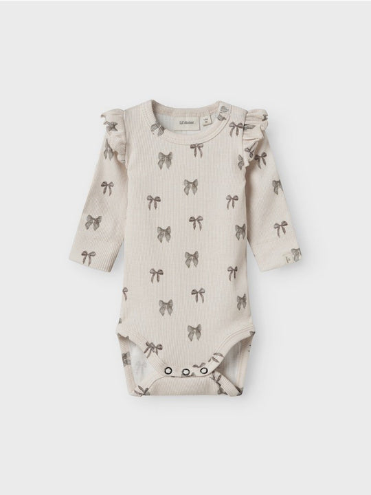 Lil' Atelier Baby GAVO EKO LS SLIM BODY NOOS - Silver Peony | BOW | Torgunns Barneklær AS