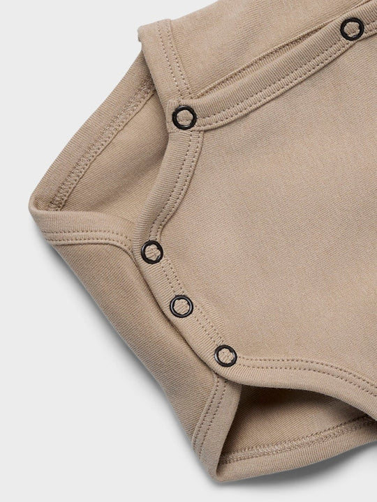 Lil' Atelier Baby GAYO LS SLIM WRAP BODY - White Pepper | Torgunns Barneklær AS