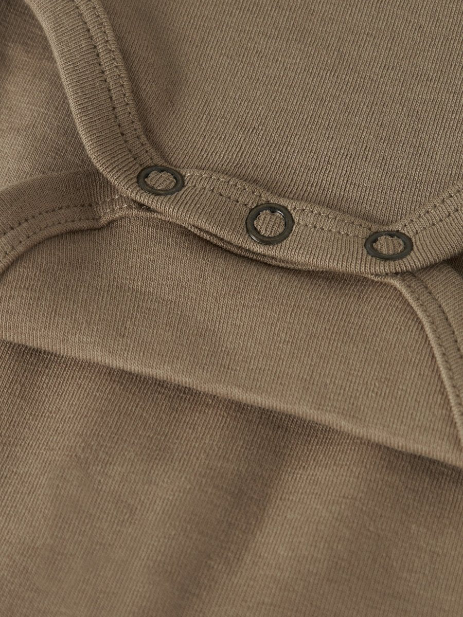 Lil' Atelier Baby GAYO SIM LS SLIM BODY - Sepia Tint | Torgunns Barneklær AS