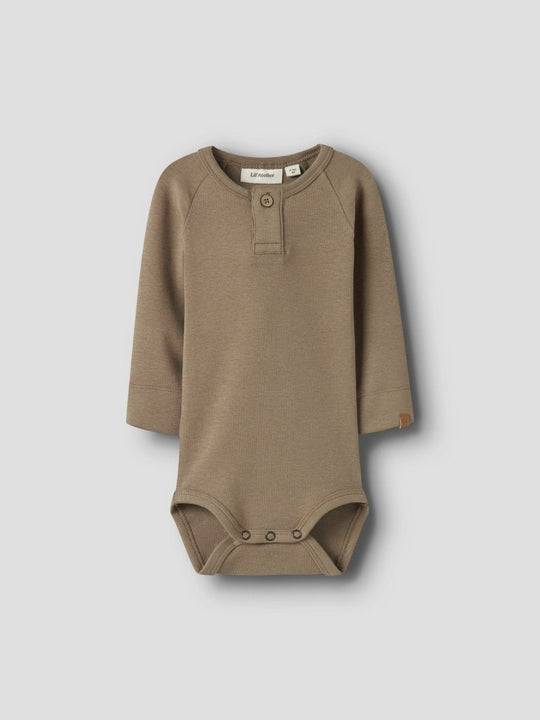 Lil' Atelier Baby GAYO SIM LS SLIM BODY - Sepia Tint | Torgunns Barneklær AS