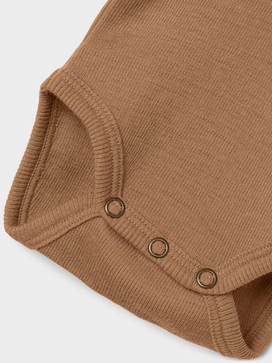 Lil' Atelier Baby NOEL NEB LS SLIM WOOL BODY - Tigers Eye | Torgunns Barneklær AS