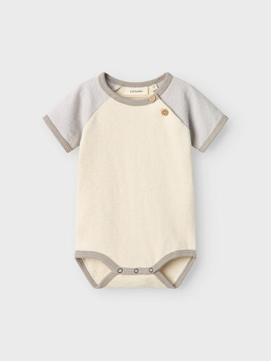 Lil' Atelier Baby NUNAN SS LOOSE BODY - Turtledove Vapor Blue | Torgunns Barneklær AS