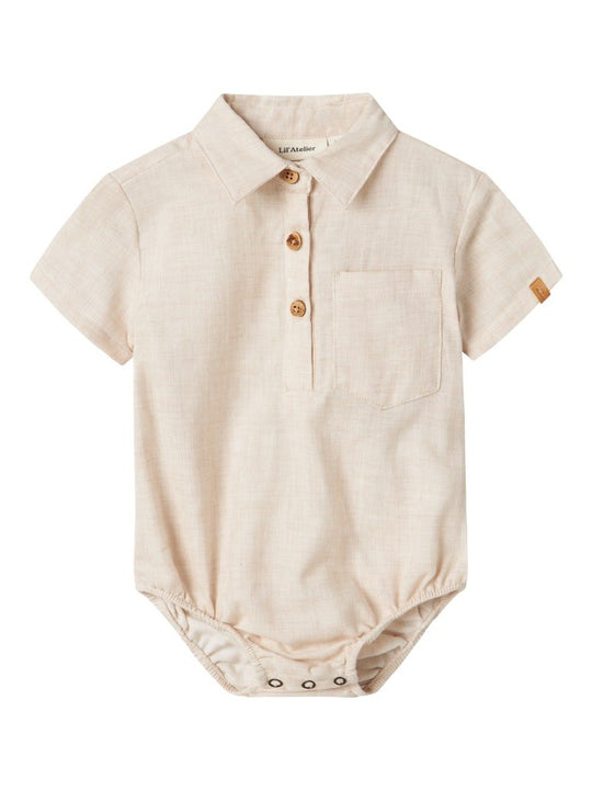 Lil' Atelier Baby TAROU SS LOOSE BODY SHIRT - Bleached Sand | Torgunns Barneklær AS