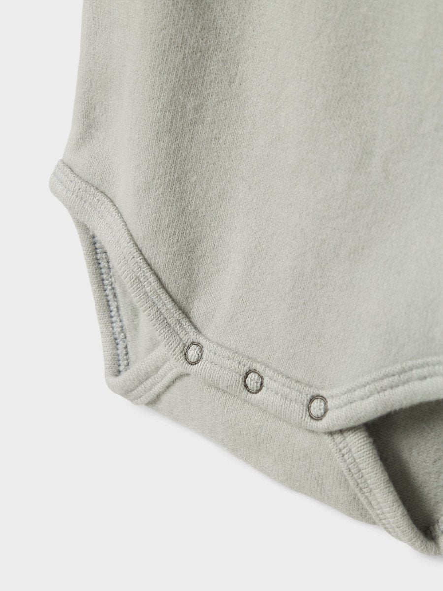 Lil' Atelier BABY THORO LEO LS SLIM BODY - Pigeon | Torgunns Barneklær AS