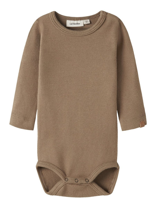 Lil' Atelier BABY THORO LEO LS SLIM BODY - Sepia Tint | Torgunns Barneklær AS