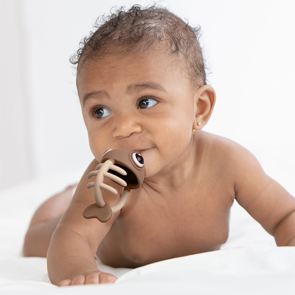 mombella | Clownfish Biteleke - Sjokolade | Torgunns Barneklær AS