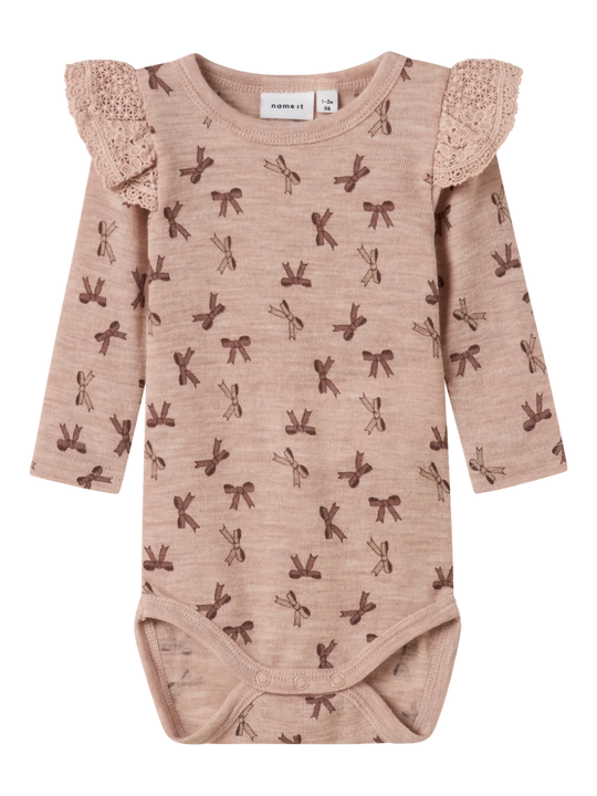 name it baby WANG WOOL RIB LS BODY AOP W/FLOUNCE - Shadow Gray | Bows | Torgunns Barneklær AS