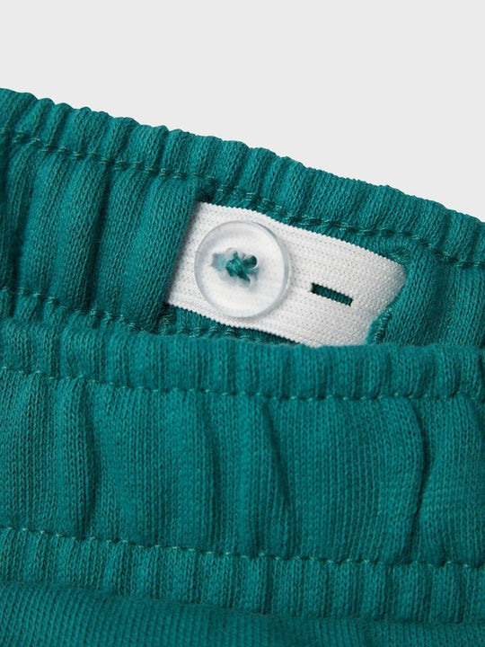 name it mini JANKO NREG SWEAT SHORTS - Deep Jungle | Torgunns Barneklær AS