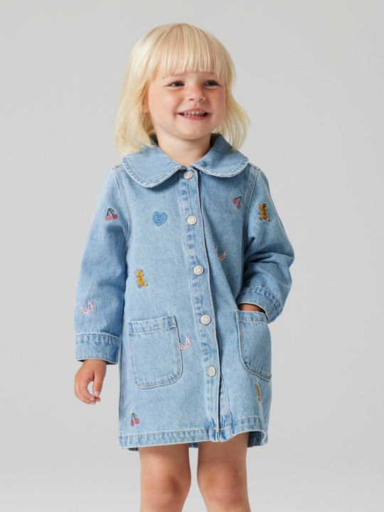 name it mini LILI EMB DENIM DRESS - Light Blue Denim | Torgunns Barneklær AS