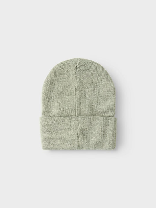 name it mini MALIK KNIT BEANIE BADGE - Seagrass | Torgunns Barneklær AS