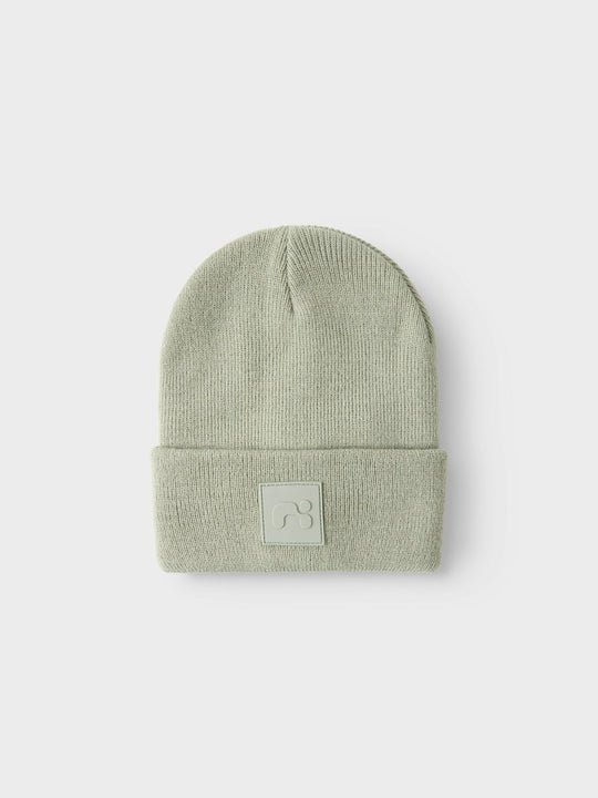 name it mini MALIK KNIT BEANIE BADGE - Seagrass | Torgunns Barneklær AS