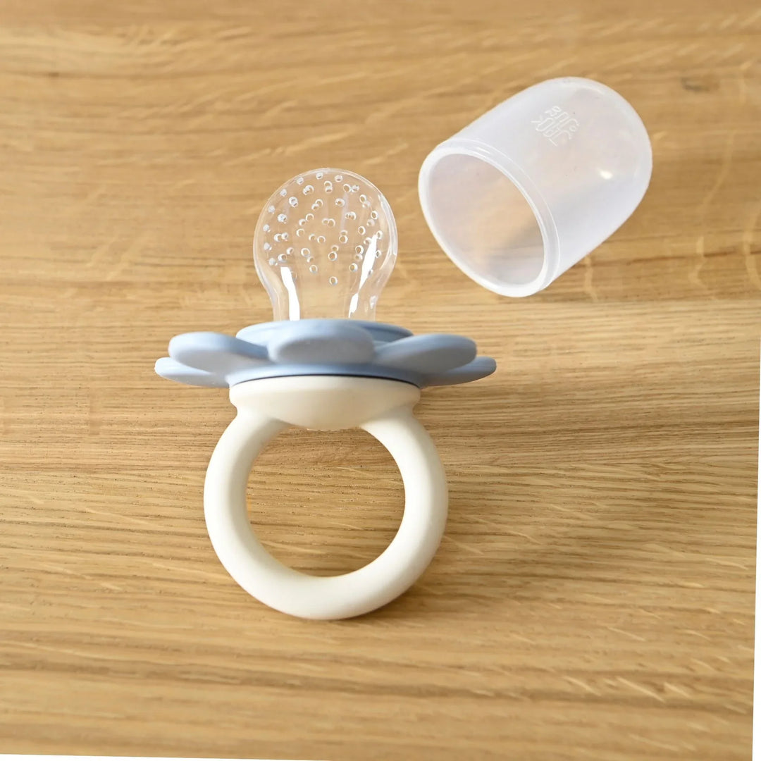 Jack o Juno | Poppy Fruit Feeder - Cream &amp; Pale Blue
