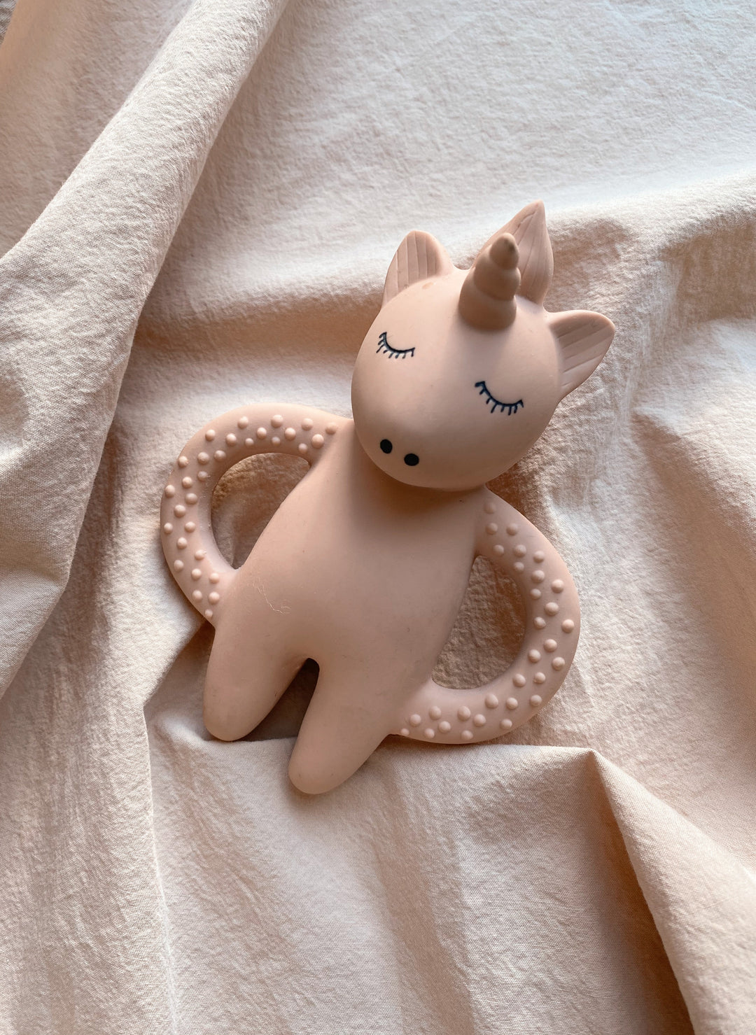 Konges Sløjd | Teether Unicorn biteleke – Rose