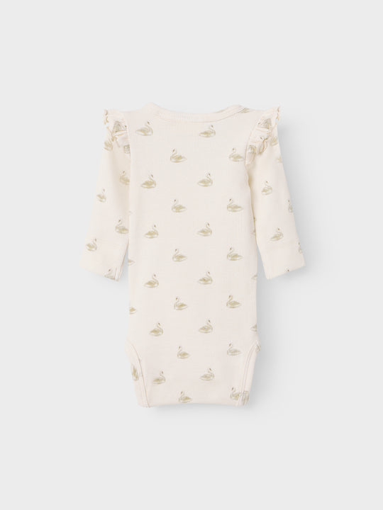 Lil' Atelier Baby GAVO EKO LS SLIM BODY NOOS - Pastel Parchment | SWAN - Torgunns Barneklær AS