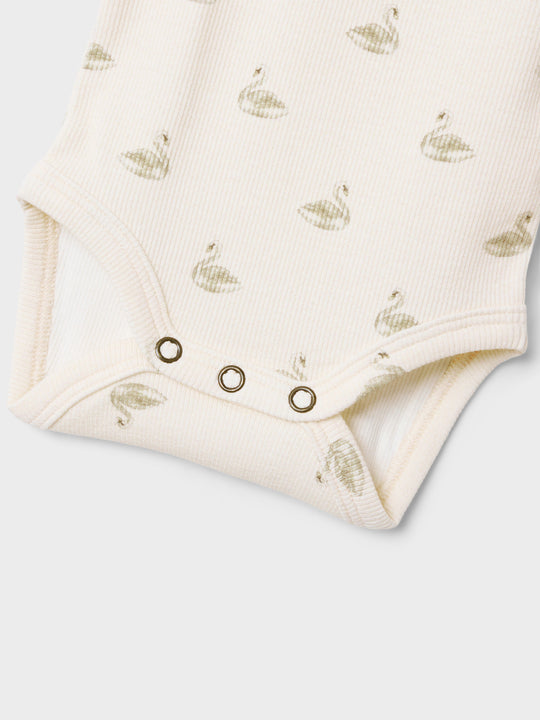 Lil' Atelier Baby GAVO EKO LS SLIM BODY NOOS - Pastel Parchment | SWAN - Torgunns Barneklær AS