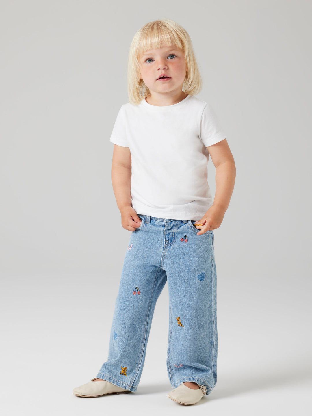 name it mini ROSE WIDE EMB JEANS - Light Blue Denim - Torgunns Barneklær AS