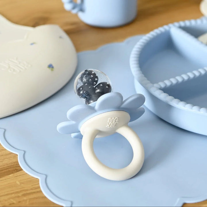 Jack o Juno | Poppy Fruit Feeder - Cream &amp; Pale Blue