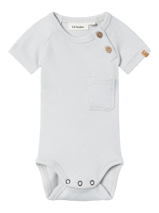 Lil' Atelier Baby GAGO KUB SS SLIM BODY - Oyster Mushroom - Torgunns Barneklær AS