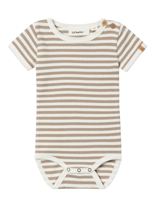 Lil' Atelier Baby JONAS SS BODY - Mocha Meringue Coconut milk