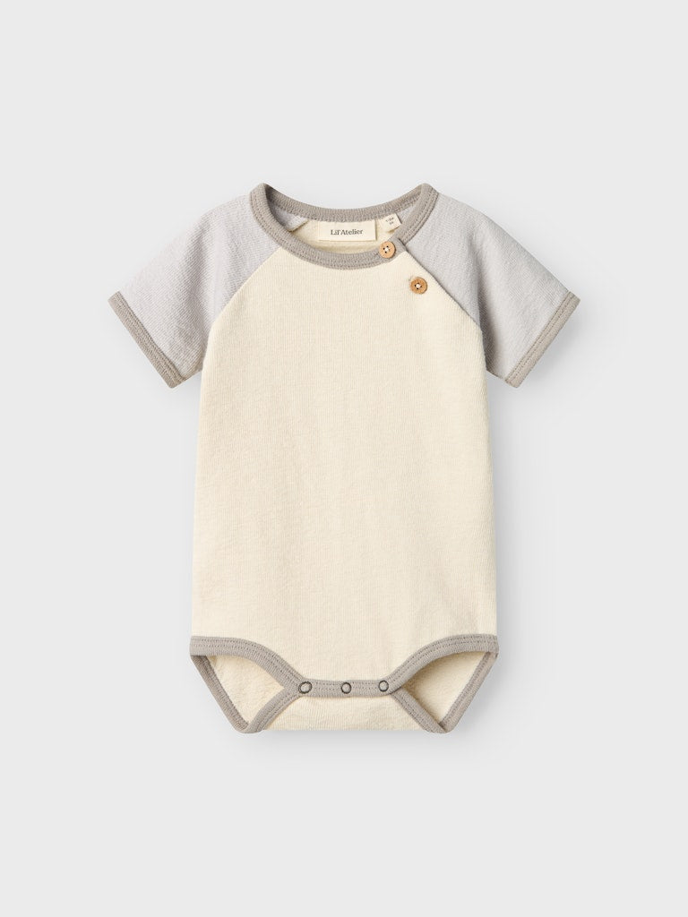 Lil' Atelier Baby NUNAN SS LOOSE BODY - Turtledove Vapor Blue - Torgunns Barneklær AS