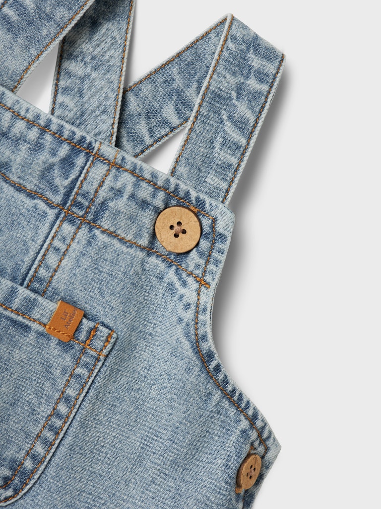 Lil' Atelier Baby HILBERT DENIM SHORT OVERALL - Light Blue Denim - Torgunns Barneklær AS