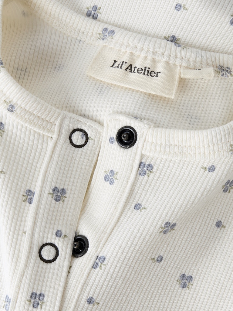 Lil' Atelier BABY LAGO MIO LS SUIT  - Coconut Milk | Blueberry - Torgunns Barneklær AS