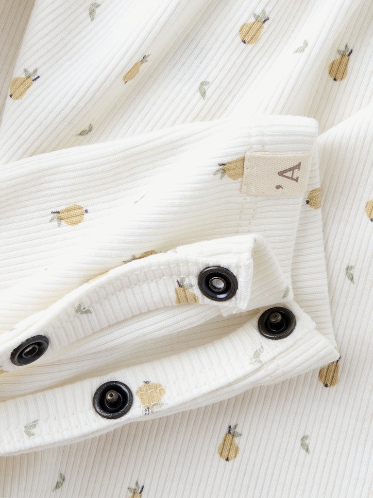 Lil' Atelier BABY LAGO MIO LS SUIT - Coconut Milk | Pear - Torgunns Barneklær AS