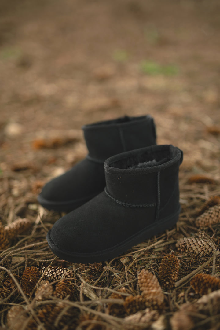 UGG Kids | Classic Mini II – Black
