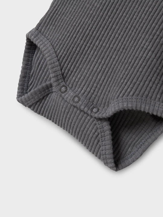 Lil' Atelier Baby RAJO MAB LS SLIM BODY - Poppy Seed - Torgunns Barneklær AS
