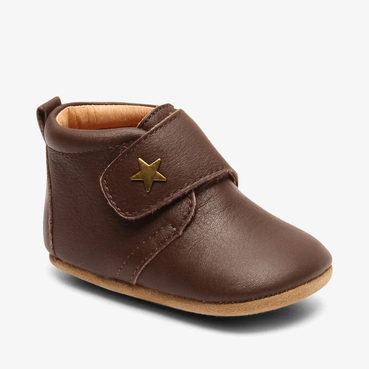 Brun babyssko med gullstjerne, myk såle og velcro-lås for små barn