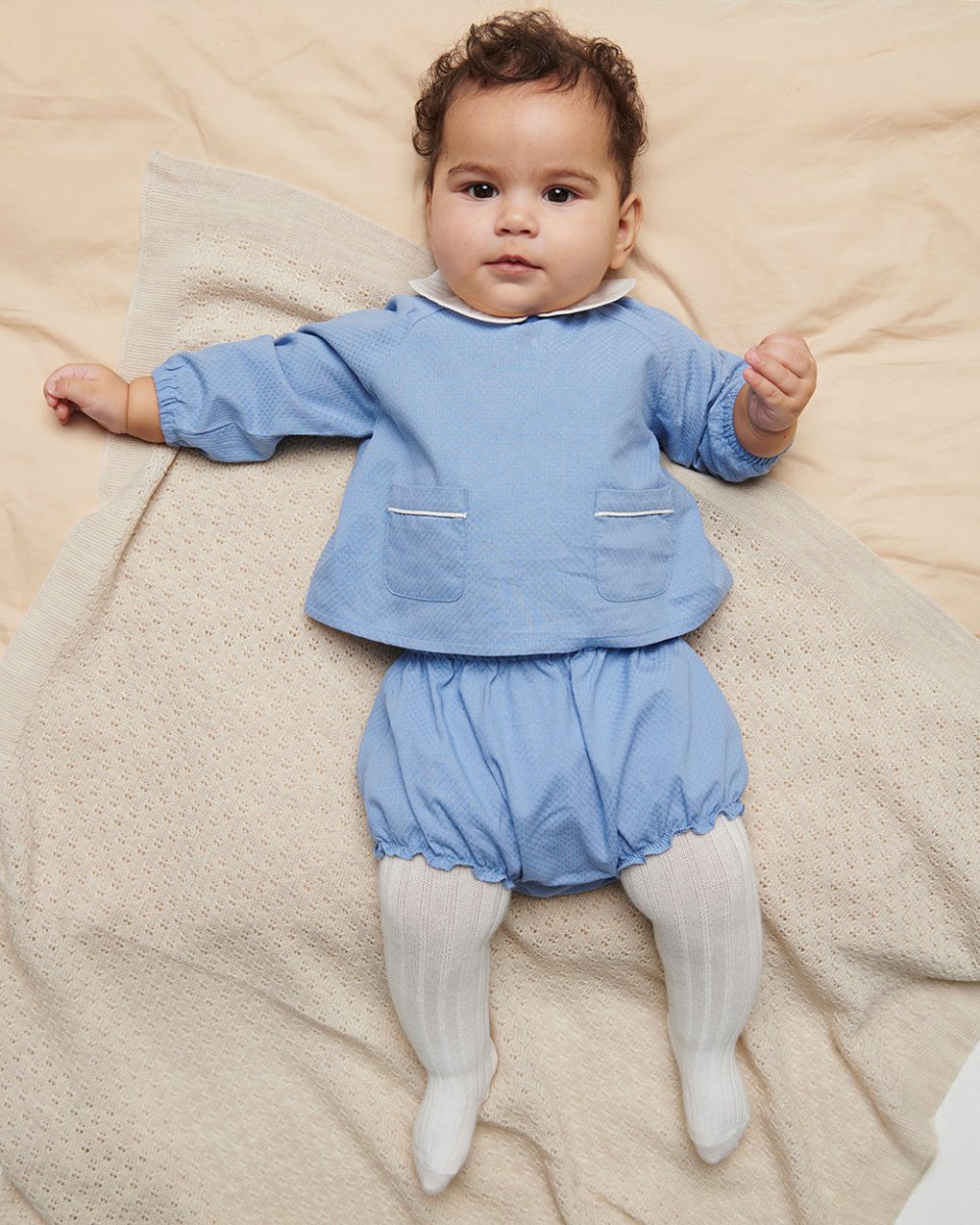 Copenhagen Colors | Babysett med bluse og bloomers – Støvet blå | Torgunns Barneklær AS