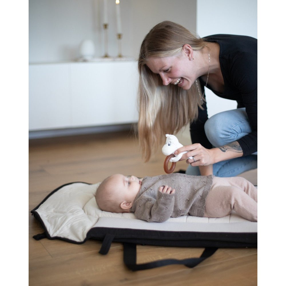 Easygrow Favn 2 Carrynest® – Trygg bærebag &amp; babynest til baby | Kordfløyel Ivory | Torgunns Barneklær AS