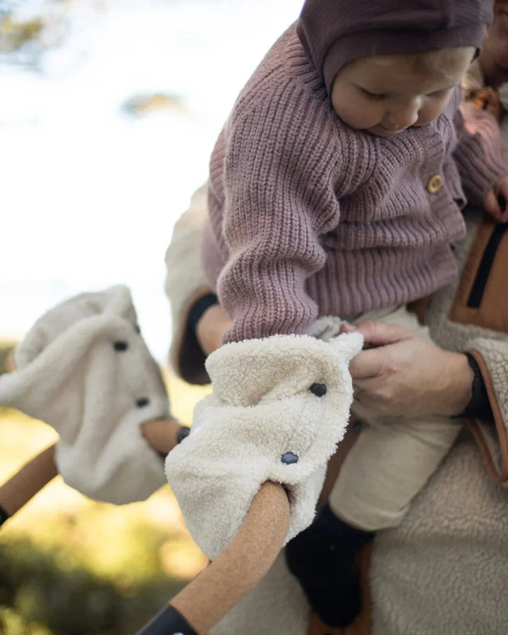 Myk ull babyklær i lilla, med flauske hanske og hette for spedbarn 0-8 år
