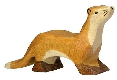 Håndlaget treleketøy i form av en mår, perfekt for barns lek og utvikling.