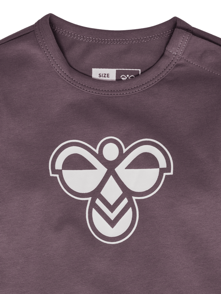 hummel Mini Logo Body – Black Plum | Torgunns Barneklær AS