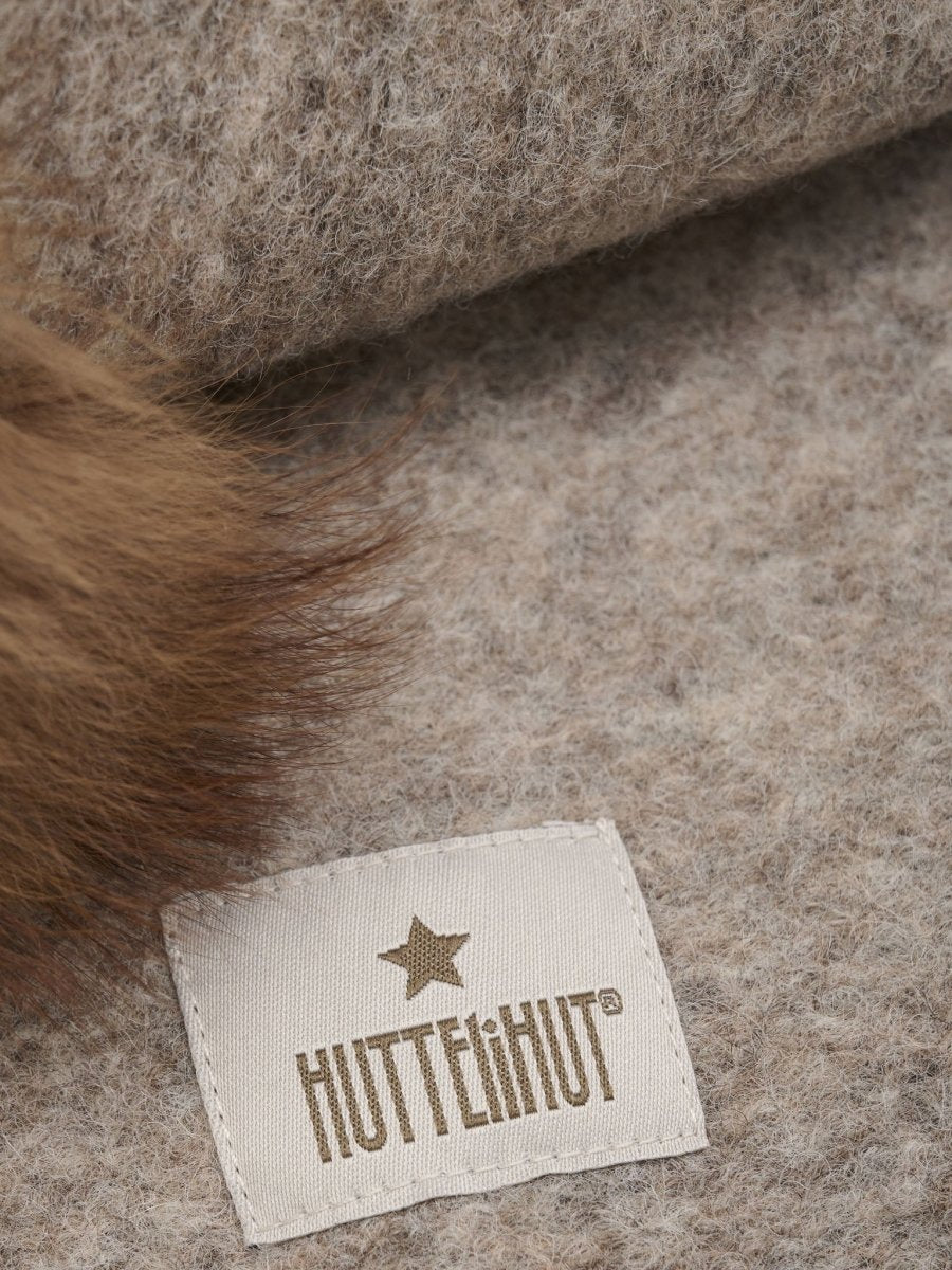 HUTTELiHUT | Balaclava Wool Alpaca Pompoms - Camel Melange | Torgunns Barneklær AS