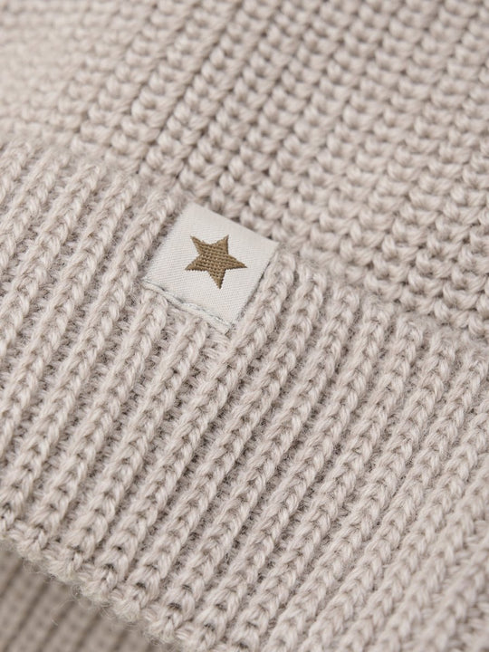 HUTTEliHUT | Beanie Wool Knit Pompoms - Camel Melange | Torgunns Barneklær AS
