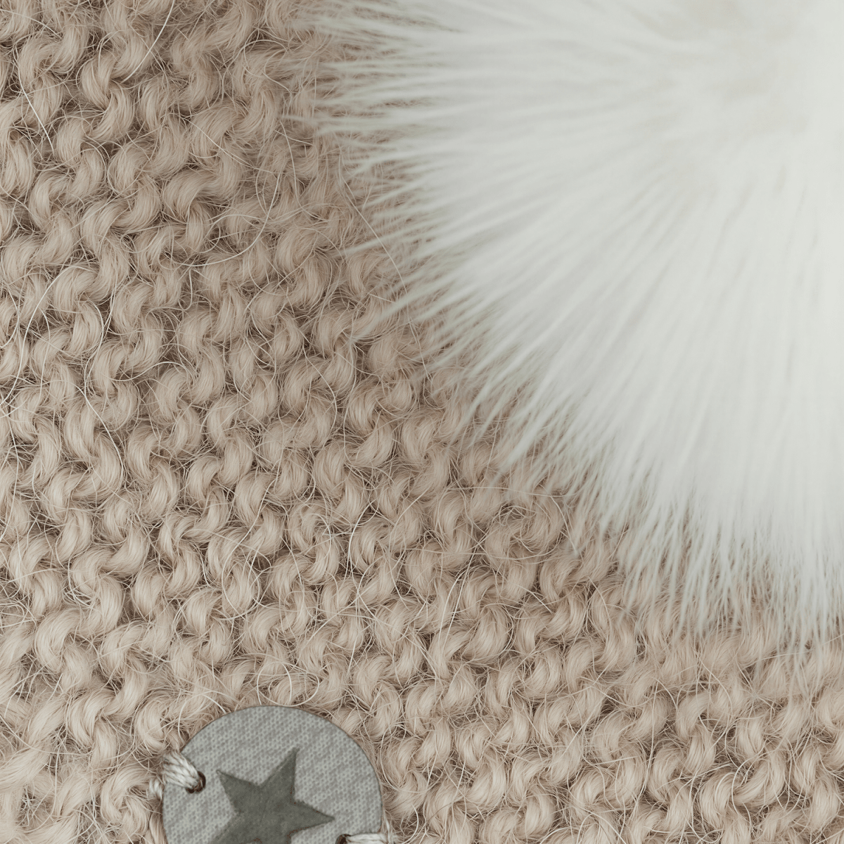 HUTTEliHUT | Bonnet Wool Knit Alpaca Pompom - Offwhite | Torgunns Barneklær AS