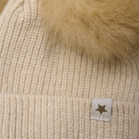 HUTTEliHUT | Hat Knit Alpaca Pompoms - Sand Melange | Torgunns Barneklær AS
