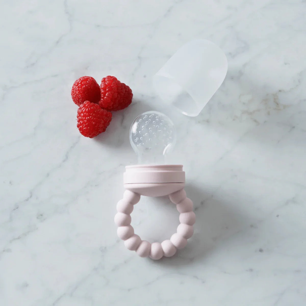 Rosa babyfruktkjøler med bær, perfekt for spedbarn og småbarn