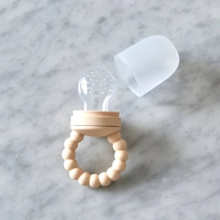 Beige babytanningsring med silikonekappe og perler, ideell for små barn