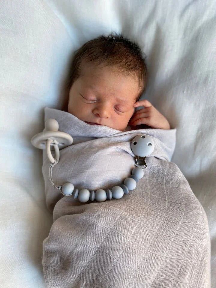 Nyfødt baby i myk ullsvøpe med silikonpasse og klemme, ideelt babyutstyr for nyfødte