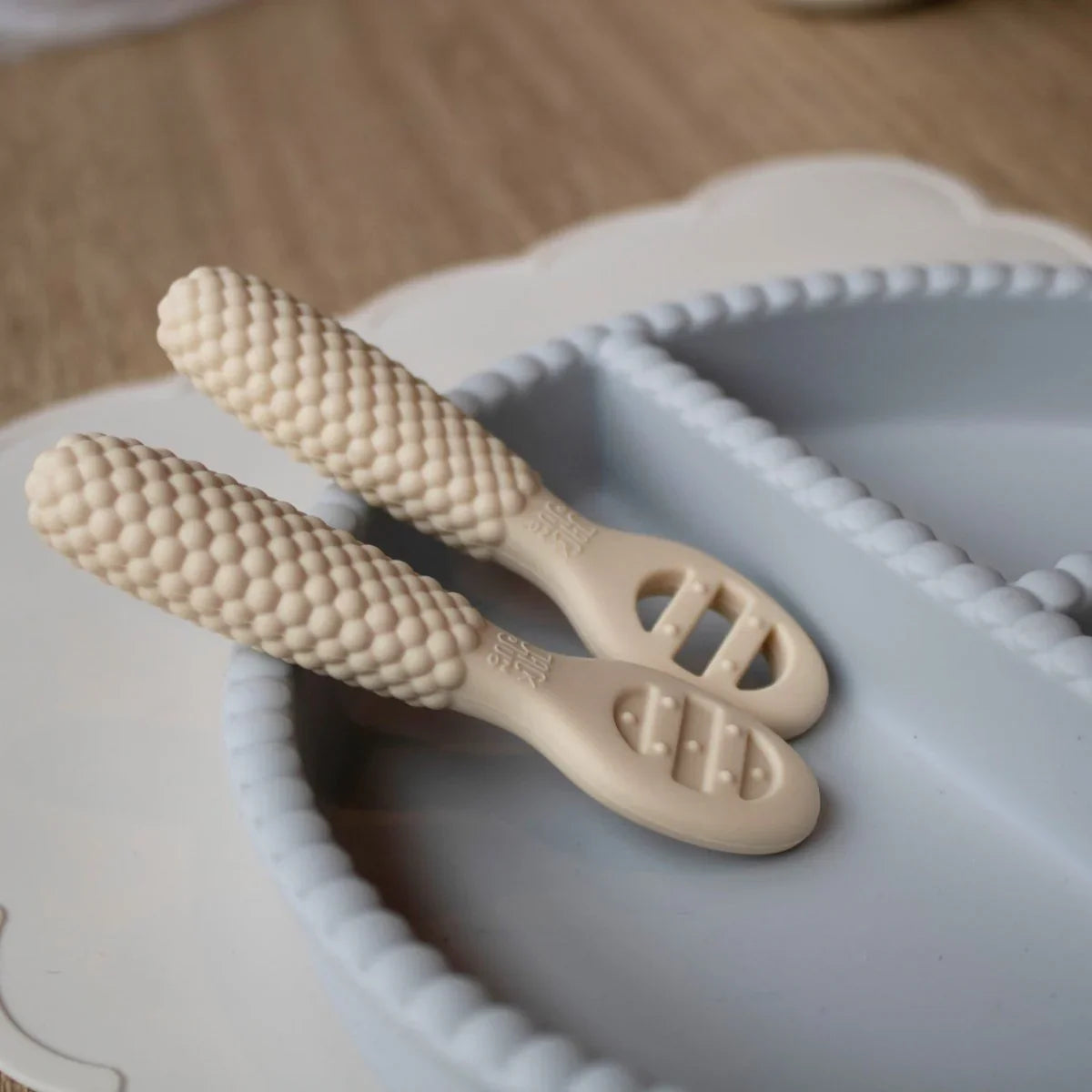 Barneserviser med maisformet håndtak, ideelle for babyutstyr og småbarns matting
