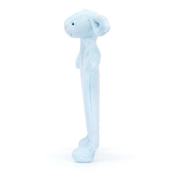 Myk lysblå plyshest med lang kropp, perfekt som babygave eller barneklærtilbehør