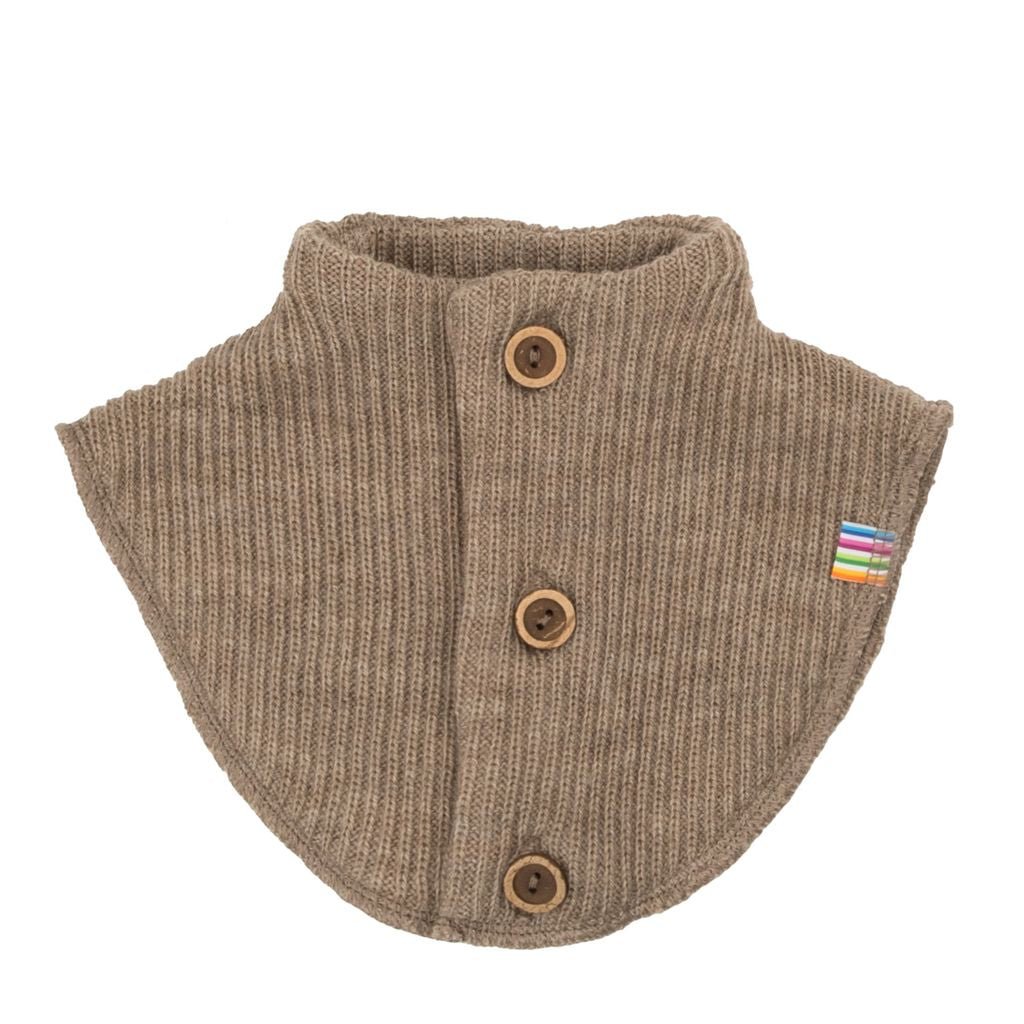 Joha | Ribbestrikket Ull Halsvarmer m/knapper – Sandstein | Torgunns Barneklær AS