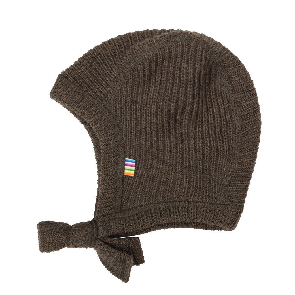 Joha | Ribbestrikket ulllue med knyting – Granittbrun | Torgunns Barneklær AS